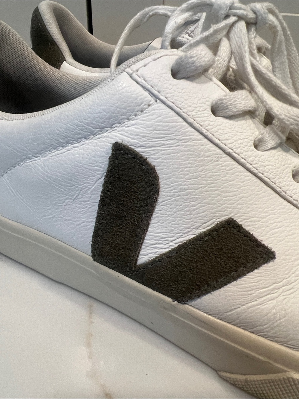 Veja White Leather Men's Sneakers with Army Green  'V' Logo - Picture 3 of 9